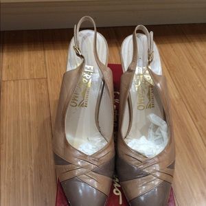 Salvador Ferragamo sling back pumps 10AA